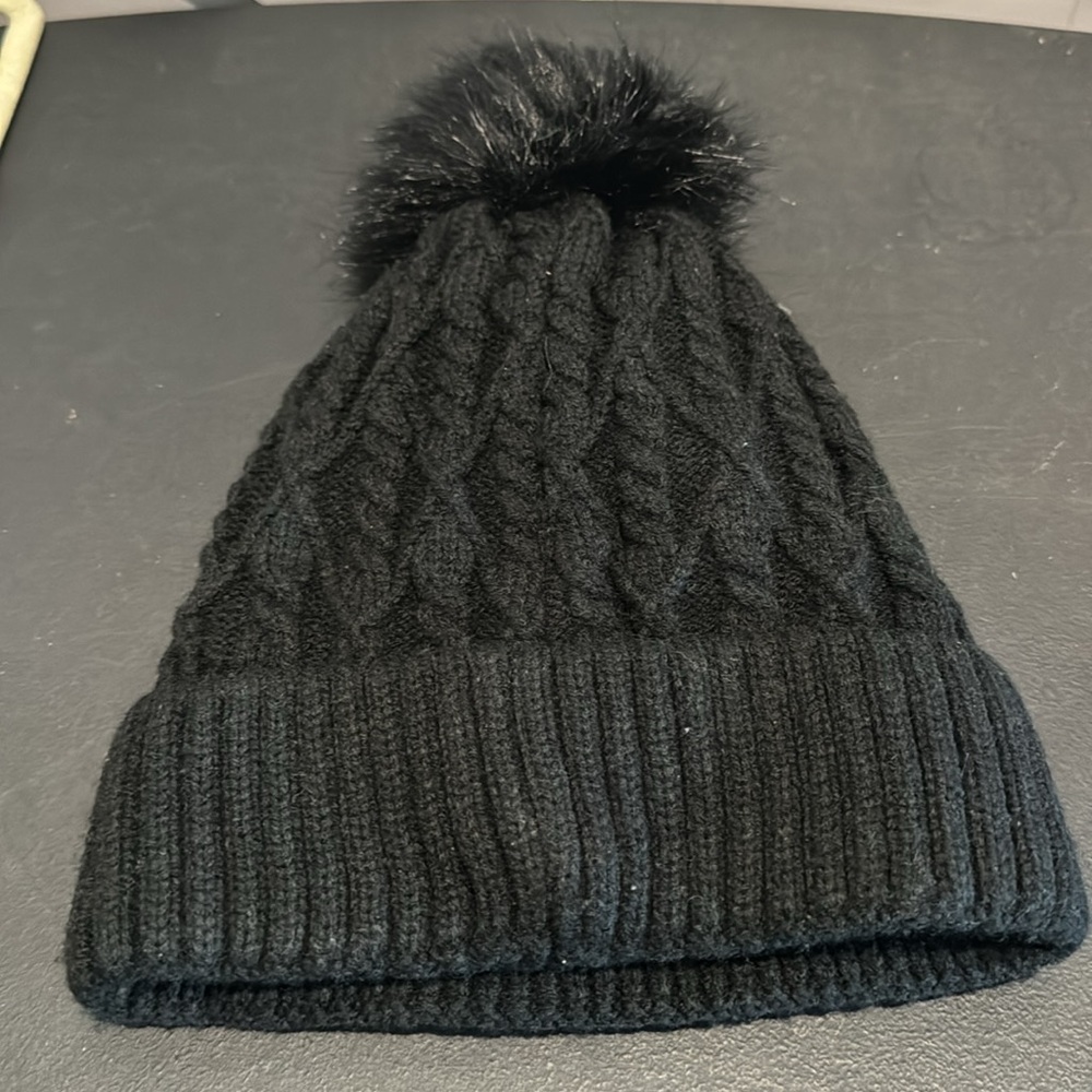 UGG fleece beanie with pearls - Picture 2 of 3